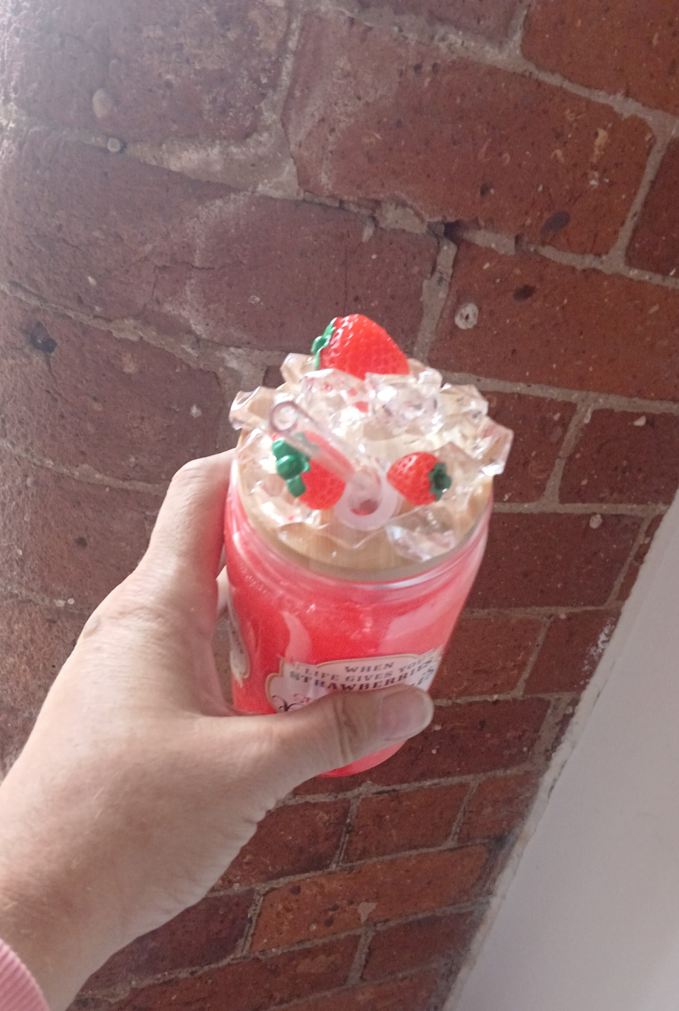 Strawberry Daquiri 16oz snowglobe Slushie libbey